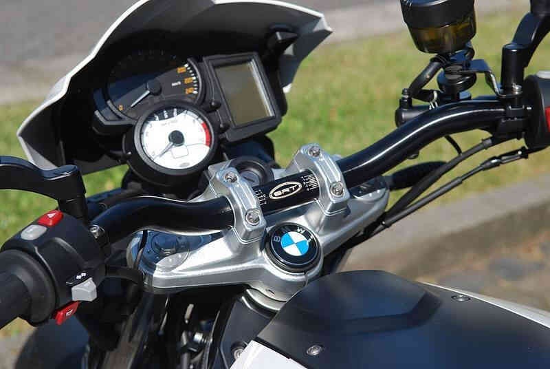 motorcycle handlebar vibrations
